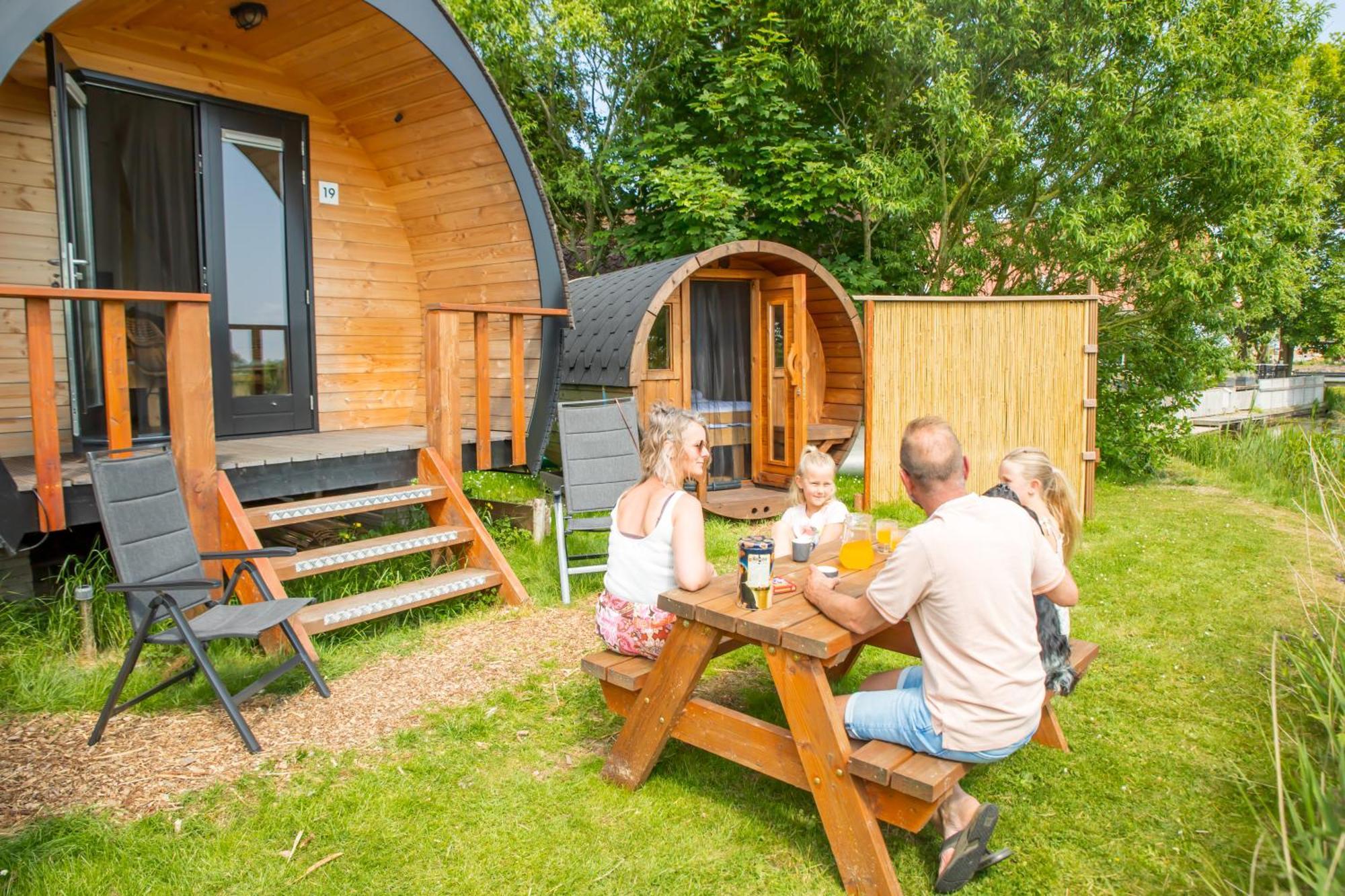 Pod Hotelkamer Aan Het Water Dokkum Eksteriør bilde
